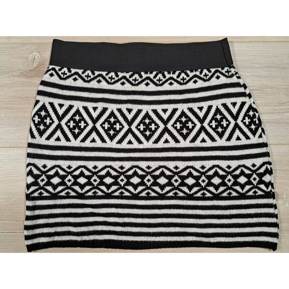 Say What? Womens Medium Black White Geometric Knit Mini Skirt Elastic Waist USA